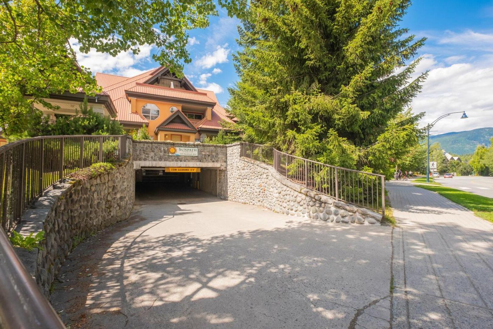 Sunpath By Outpost Whistler Villa Exterior photo