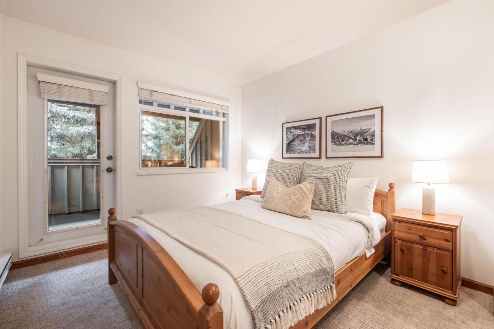 Sunpath By Outpost Whistler Villa Exterior photo